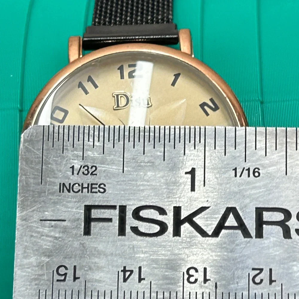 Disu wrist watch